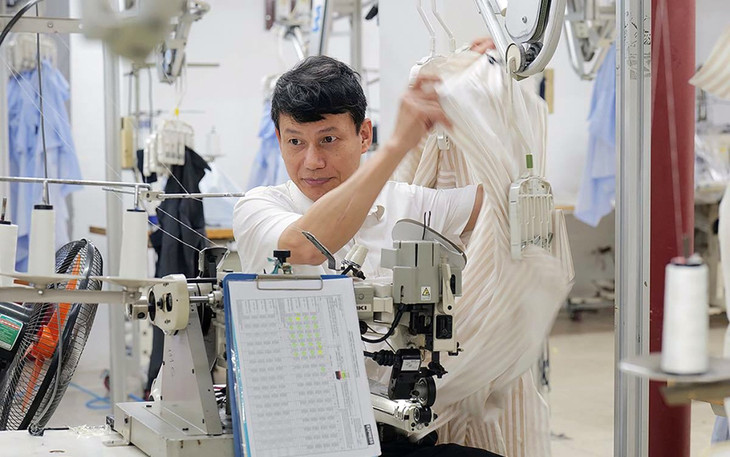 Giờ vào ca của công nhân Công ty May 10 Hà Nội