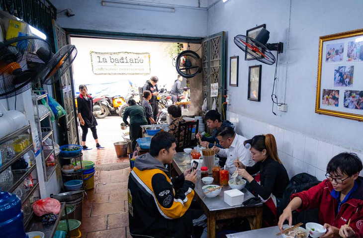 Quán phở gà nổi tiếng trên phố Nam Ngư (Cửa Nam, Hoàn Kiếm)