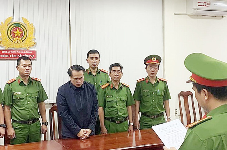 Cơ quan chức năng đọc lệnh bắt với Đặng Việt Hà - Cựu Cục Trưởng Cục đăng kiểm Việt Nam