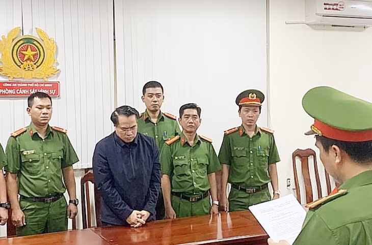 Cơ quan chức năng đọc lệnh bắt với Đặng Việt Hà - Cựu Cục Trưởng Cục đăng kiểm Việt Nam