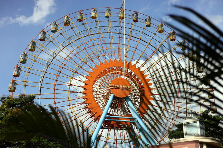 Nhiều thiết bị trò chơi như đu quay, xe điện đụng... đang được thanh lý với giá hàng trăm triệu đồng Nhiều thiết bị trò chơi như đu quay, xe điện đụng... đang được thanh lý với giá hàng trăm triệu đồng