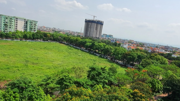 Nhiều ô đất tại các dự án trên địa bàn quận Hoàng Mai (Hà Nội) của Tổng HUD chậm triển khai gây lãng phí. Nhiều ô đất tại các dự án trên địa bàn quận Hoàng Mai (Hà Nội) của Tổng HUD chậm triển khai gây lãng phí.