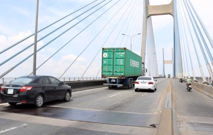 Xe từ hướng TP. Thủ Đức qua Quận 7 đi bình thường như hiện nay.