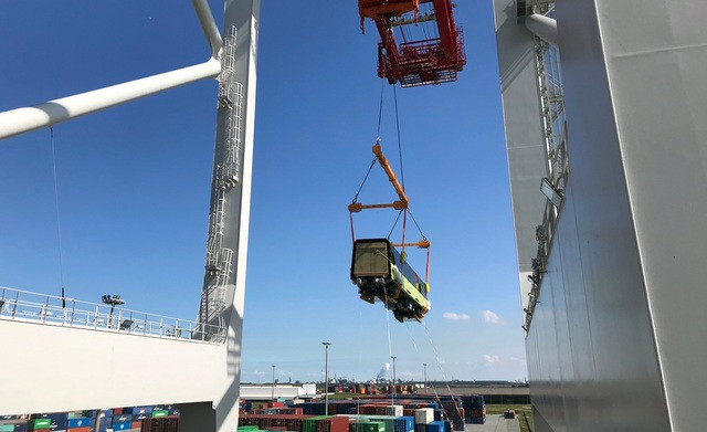 Theo kế hoạch, khi về đến cảng Đình Vũ (Hải Phòng), đoàn tàu tiếp tục được chuyển trong đêm lên Depot, tại Nhổn (Hà Nội).