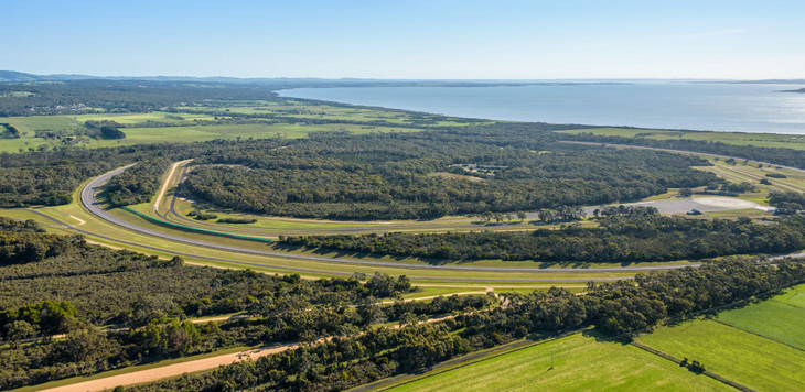 Trung tâm có 4,7 km đường thử hình tròn mới được nâng cấp, cùng 18 km hàng rào bao quanh để đảm bảo bí mật cho các bài kiểm thử