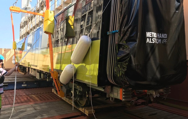 Một trong bốn khoang tàu được “đóng gói” để “gửi” từ Pháp về Việt Nam.