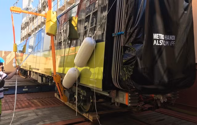 Một trong bốn khoang tàu được “đóng gói” để “gửi” từ Pháp về Việt Nam.