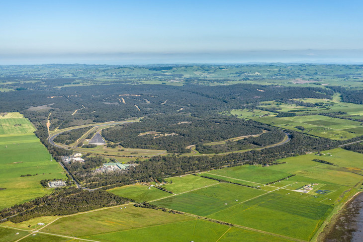Trung tâm có tổng diện tích 872 ha, sở hữu hệ thống đường thử dài tới hơn 44 km, mô phỏng đủ loại địa hình trên thực tế