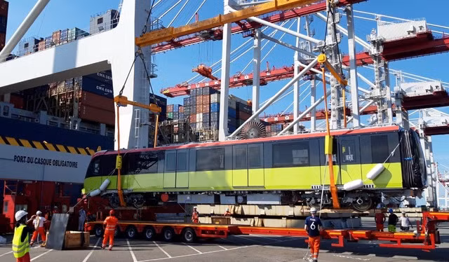 Trong ngày 2/9 vừa qua, đoàn tàu được đưa đến cảng Dunkirk của Pháp để chở về Việt Nam.