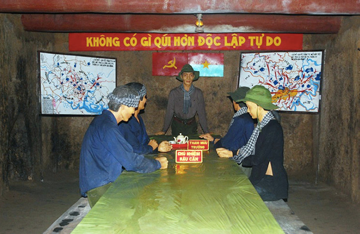 Phòng họp Bộ tư lệnh Quân Khu Sài Gòn - Chợ Lớn - Gia Định dưới địa đạo Củ Chi