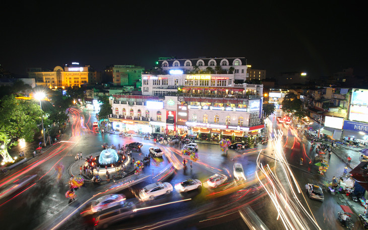 Khu vực quảng trường Đông Kinh Nghĩa Thục (quận Hoàn Kiếm) về đêm