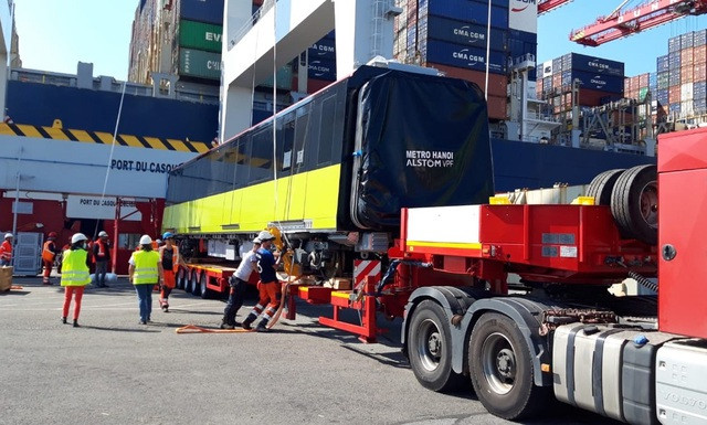 Sau 2 năm ra mắt mẫu thiết kế, đến nay đoàn tàu đầu tiên của tuyến đường sắt Nhổn - ga Hà Nội đã hoàn thành và đang trong quá trình vận chuyển bằng tàu thủy về nước.