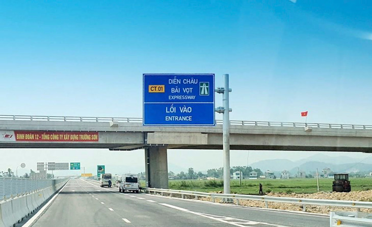 Lối vào cao tốc Diễn Châu - Bãi Vọt Lối vào cao tốc Diễn Châu - Bãi Vọt