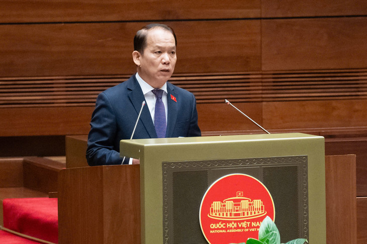 Ủy viên Ủy ban Thường vụ Quốc hội, Chủ nhiệm Ủy ban Pháp luật Hoàng Thanh Tùng trình bày Báo cáo