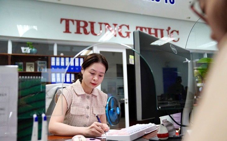 Công chức làm việc tại bộ phận một cửa, Trung tâm hành chính TP. Đà Nẵng