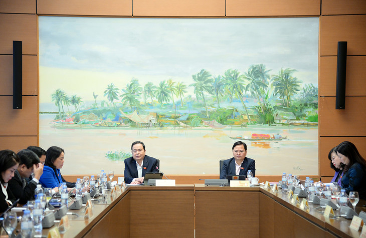 Chủ tịch Quốc hội Trần Thanh Mẫn tham dự phiên họp Tổ chiều 14/2