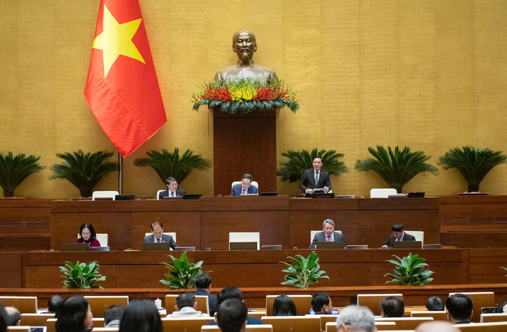 Phó Chủ tịch Quốc hội Nguyễn Khắc Định điều hành nội dung phiên họp chiều 13/2.