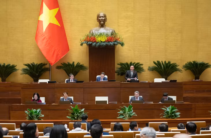 Phó Chủ tịch Quốc hội Nguyễn Khắc Định điều hành nội dung phiên họp chiều 13/2.