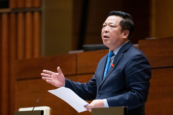 Bộ trưởng Bộ Giao thông vận tải Trần Hồng Minh phát biểu giải trình, làm rõ một số vấn đề đại biểu Quốc hội nêu