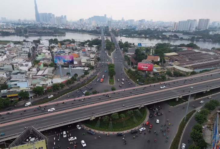 Quốc lộ 13 đoạn giao với đường Phạm Văn Đồng, qua TP. Thủ Đức, TP.HCM