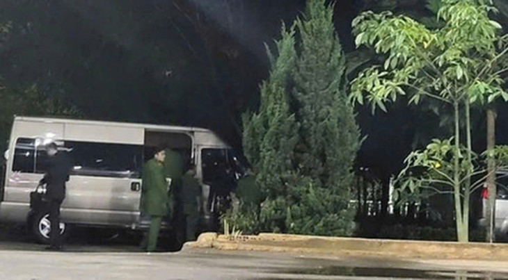 Lực lượng chức năng có mặt tại Bệnh viện II Lâm Đồng vào đêm 17/2