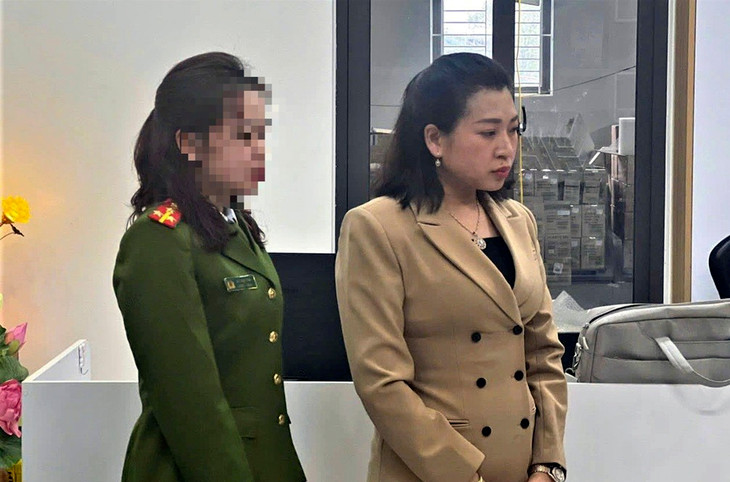 Nữ bị can Trương Thị Vinh bị bắt giữ để điều tra tội Trốn thuế