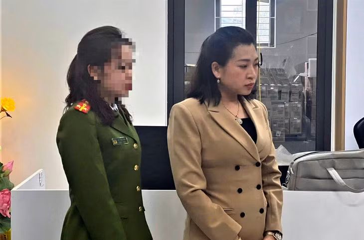 Nữ bị can Trương Thị Vinh bị bắt giữ để điều tra tội Trốn thuế