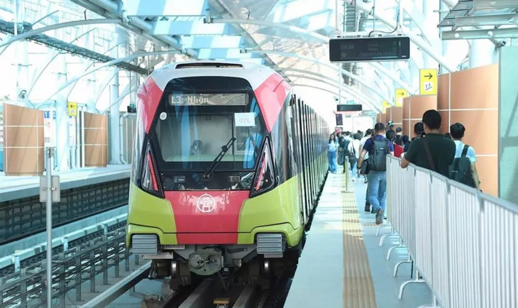 Hơn 60% hành khách đi Metro Nhổn - ga Hà Nội sử dụng vé tháng