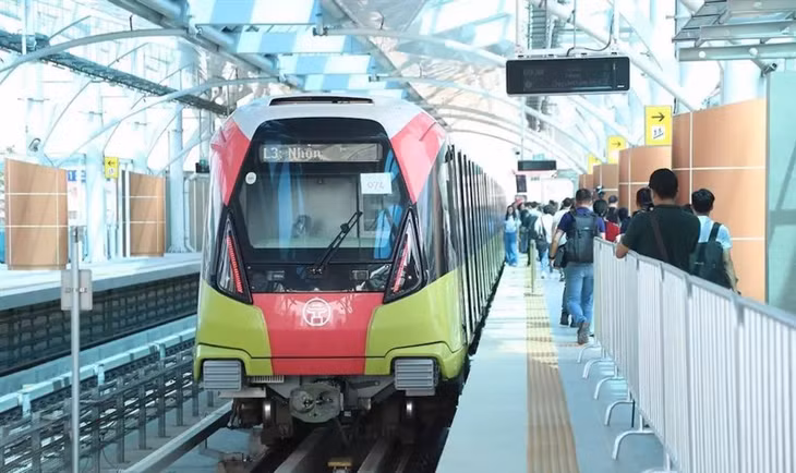 Hơn 60% hành khách đi Metro Nhổn - ga Hà Nội sử dụng vé tháng