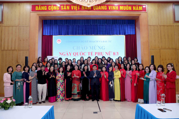 Bộ trưởng Nguyễn Chí Dũng và các đại biểu tham dự buổi Lễ. Ảnh: MPI