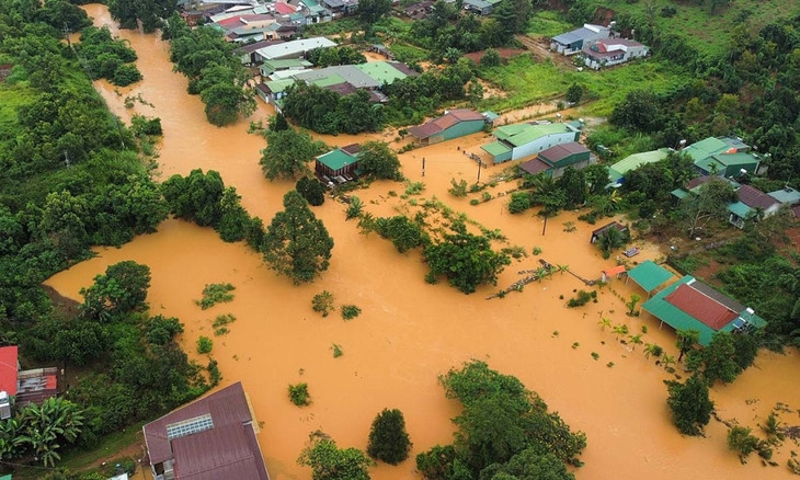 TP. Gia Nghĩa bị nước lũ bủa vây