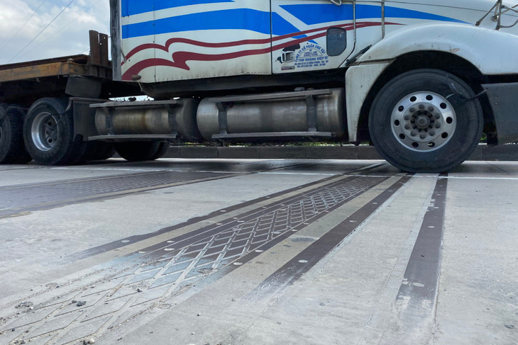 Hệ thống cân tự động có thiết bị cảm biến đặt dưới đường