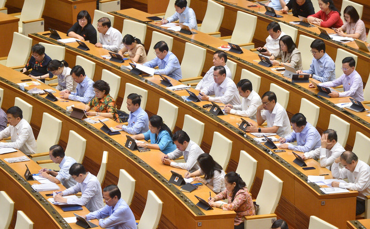 Tại phiên thảo luận về Dự án Luật Giao dịch điện tử (sửa đổi) đã có 12 đại biểu phát biểu, 2 đại biểu tranh luận