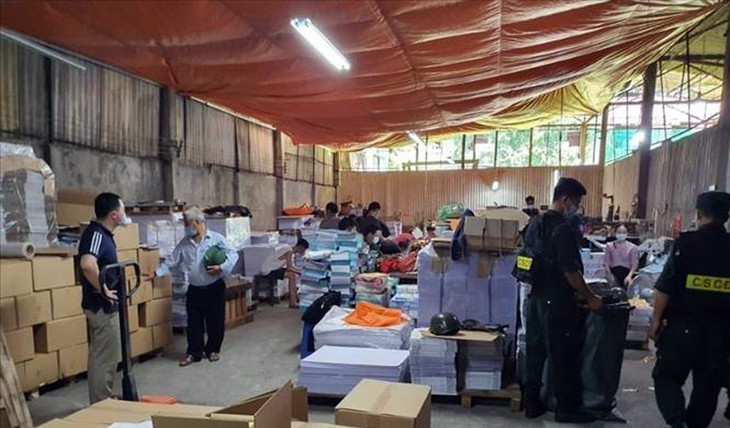 Cơ quan chức năng thu giữ hàng triệu cuốn sách sách giáo khoa thành phẩm giả