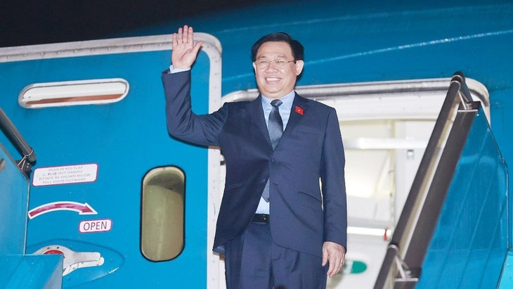 Chủ tịch Quốc hội Vương Đình Huệ tại sân bay quốc tế Nội Bài (Hà Nội), lên đường thăm chính thức Cộng hòa Cuba, Cộng hòa Argentina và Cộng hòa Đông Uruguay. Ảnh: TTXVN