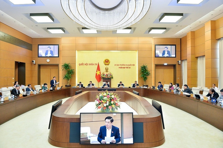 Tổng Thư ký Quốc hội, Chủ nhiệm Văn phòng Quốc hội Bùi Văn Cường báo cáo tại phiên họp về việc chuẩn bị Kỳ họp thứ 5 và tổng kết Kỳ họp bất thường lần thứ 4, Quốc hội khóa XV.