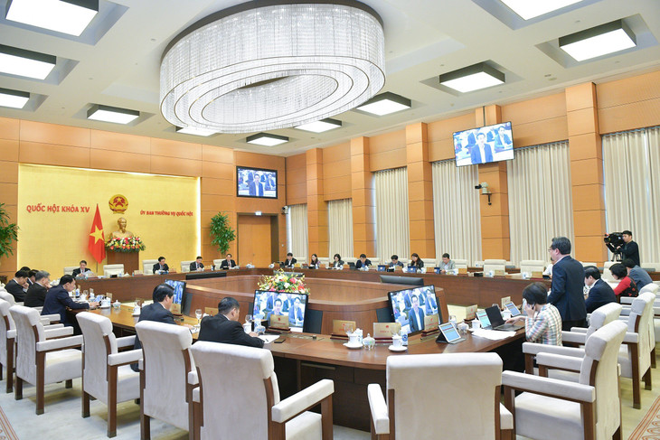 Quang cảnh phiên họp