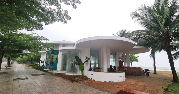 Một trong số 14 hubway trên đường Hồ Xuân Hương, TP. Sầm Sơn đã được sơn mới, cải tạo các hạng mục hư hỏng Một trong số 14 hubway trên đường Hồ Xuân Hương, TP. Sầm Sơn đã được sơn mới, cải tạo các hạng mục hư hỏng