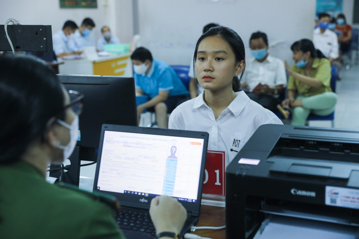 Người dân đến làm căn cước công dân gắn chip tại TP. Thủ Đức, TP.HCM Người dân đến làm căn cước công dân gắn chip tại TP. Thủ Đức, TP.HCM