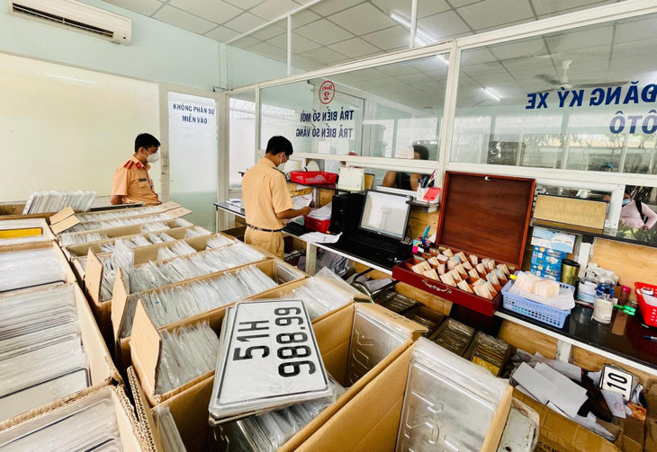 CSGT sẽ giải quyết sang tên, đổi chủ xe mất giấy tờ chuyển nhượng qua nhiều đời chủ đến hết 31/12/2021