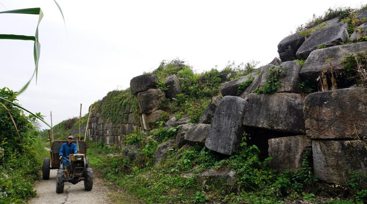Tường thành đá ở Thành nhà Hồ có nhiều điểm sạt lở, xuống cấp