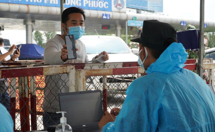 Dừng kiểm tra giấy xét nghiệm Covid-19 tại 12 chốt cửa ngõ TP.HCM