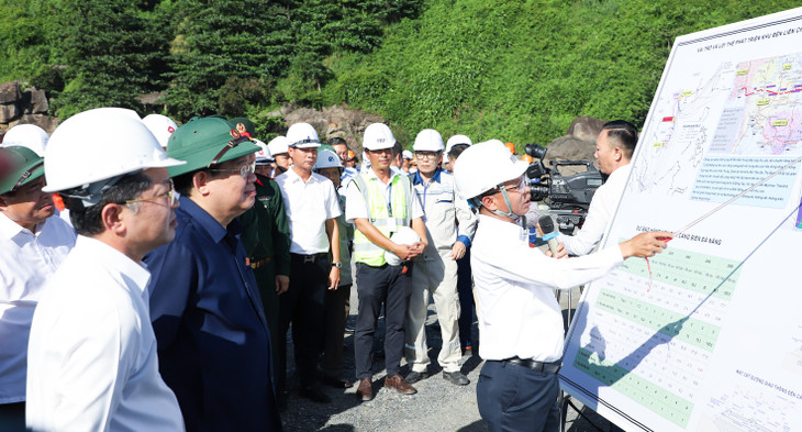 Đại diện Chủ đầu tư báo cáo tiến độ, quy mô xây dựng cảng Liên Chiểu - phần cơ sở hạ tầng dùng chung Đại diện Chủ đầu tư báo cáo tiến độ, quy mô xây dựng cảng Liên Chiểu - phần cơ sở hạ tầng dùng chung