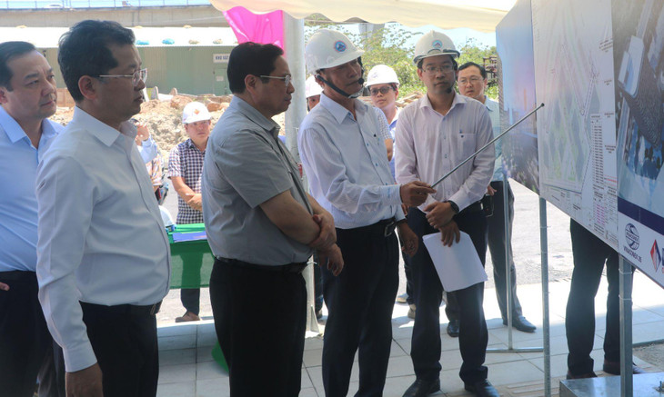 Thủ tướng Phạm Minh Chính nghe báo cáo về tiến độ thi công Khu Công viên phần mềm số 2