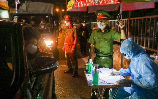 TP.HCM lập 12 chốt ở cửa ngõ từ 0h ngày 15/5