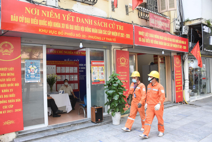 EVNHANOI cử CBCNV trực tại các địa điểm bỏ phiếu trong suốt thời gian bầu cử EVNHANOI cử CBCNV trực tại các địa điểm bỏ phiếu trong suốt thời gian bầu cử