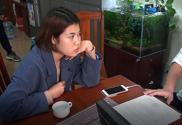 Phương khi bị cơ quan điều tra đọc quyết định tố tụng