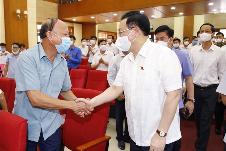 Chủ tịch Quốc hội Vương Đình Huệ tiếp xúc cử tri huyện Vĩnh Bảo, Hải Phòng ngày 9/5. Ảnh CTV