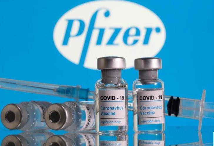 Một lọ vaccine Pfizer ở Đức hồi tháng một. Ảnh: Reuters