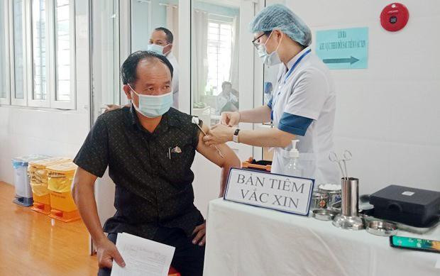 Cán bộ, công nhân viên sân bay tại đã được tiêm vaccine phòng COVID-19